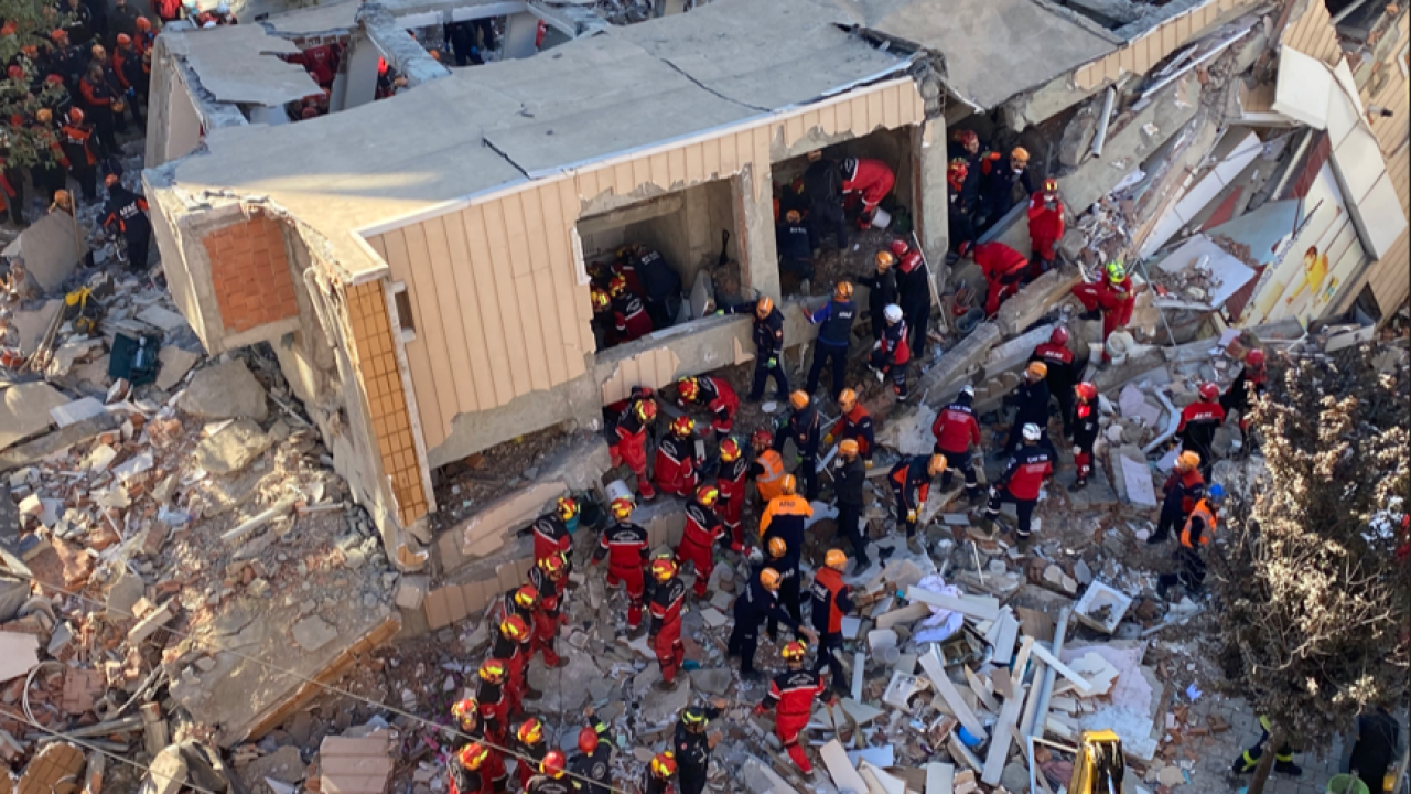 Kocaeli Gebze’de 6 Katlı Bina Çöktü