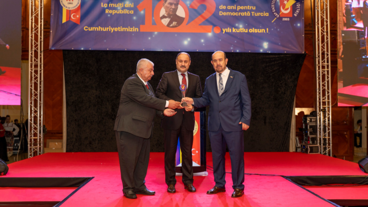 Mehmet Kasım Gülpınar’a “Yılın Belediye Başkanı” Ödülü