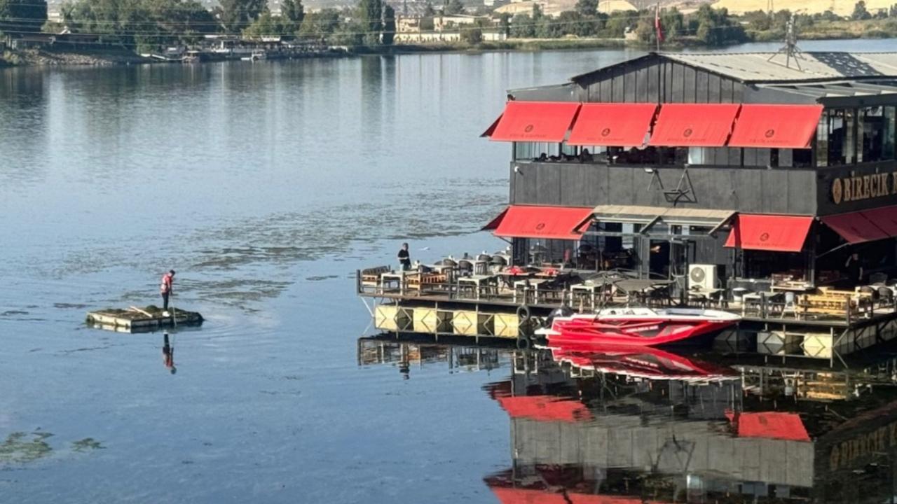Şanlıurfa Birecik’te Nehir Üzerindeki Tesise Tepki