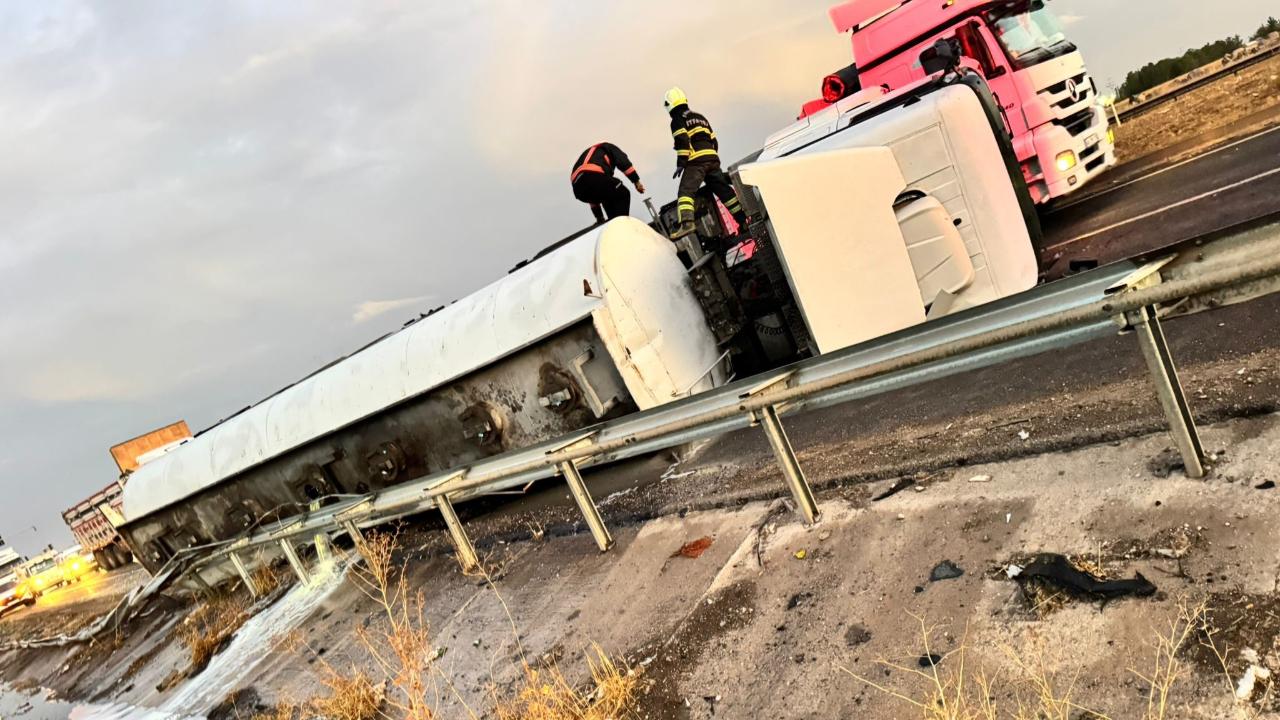 Şanlıurfa'da Mazot Yüklü Tanker Otomobile Çarptı: 6 Yaralı