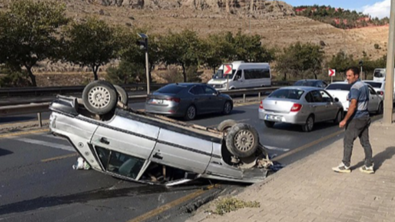 Şanlıurfa’da Otomobil Kontrolden Çıkıp Takla Attı