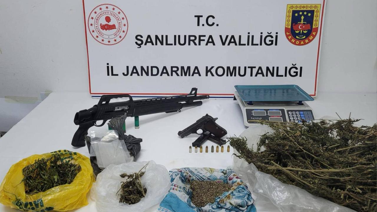 Suruç’ta Uyuşturucu ve Ruhsatsız Silah Ele Geçirildi