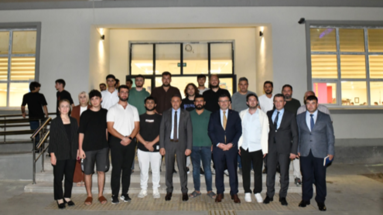 Vali Şıldak, Üniversite Öğrencileriyle Bir Araya Geldi