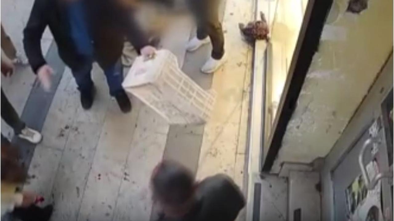 Boşanma Kavgası Kanlı Bitti! Kadını Esnaf Kasalarla Kurtardı