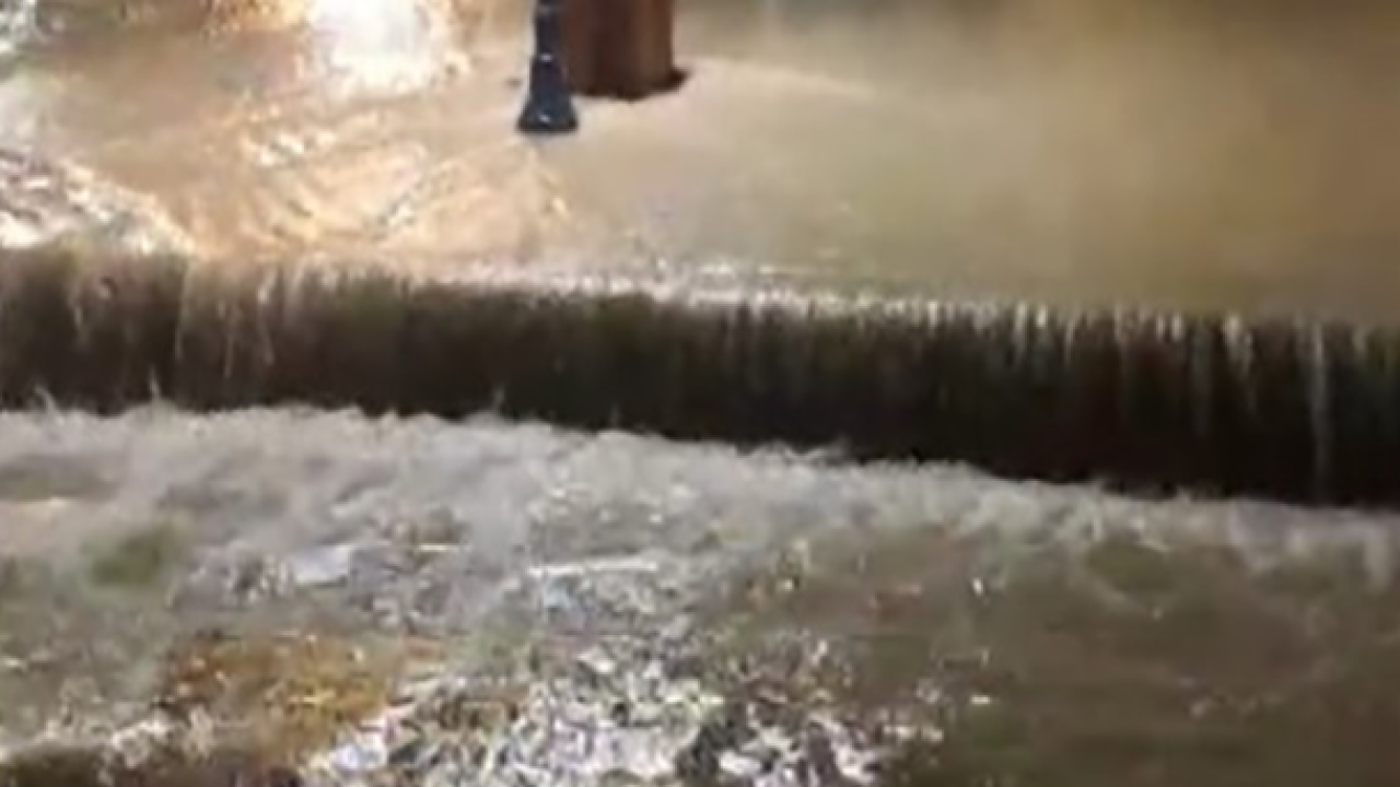 Çeşme’yi Sağanak Vurdu: Denizle Kara Buluştu