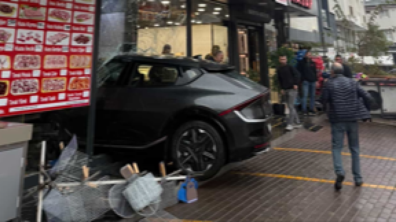 Cip Hızla Şarküteriye Girdi: Facia Son Anda Önlendi