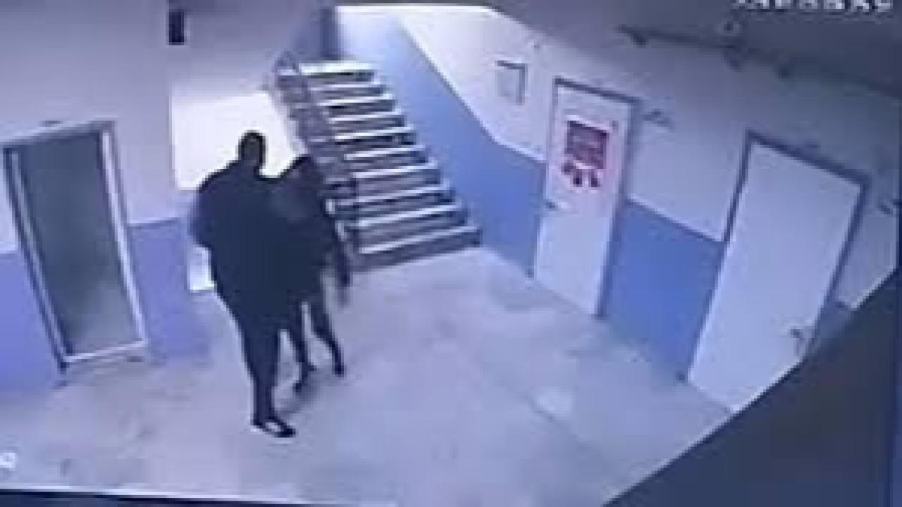 Okulda Vahşet! Müdürü Otizmli Öğrenciyi Merdivenden İtti