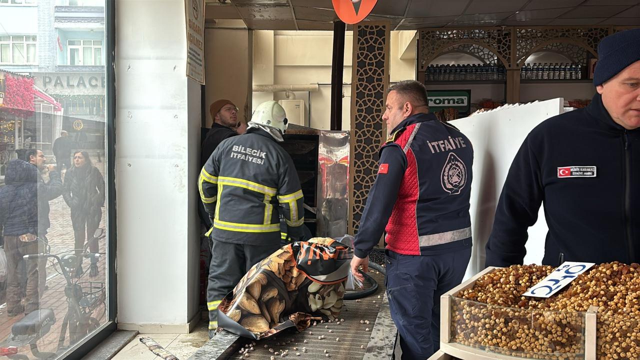 Bilecik'te Bir Kuruyemişçi Dükkanında Yangın Çıktı