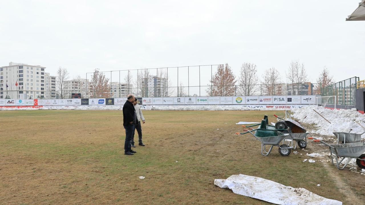 Çiftçi, vatandaşları maça davet etti