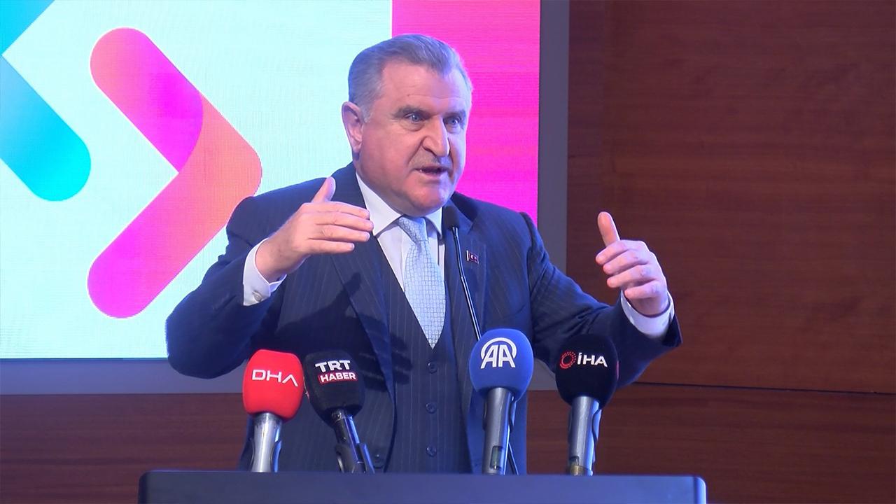 Bakan Bak: "Cumhurbaşkanımız dijitalleşme konusunda önümüzü açıyor