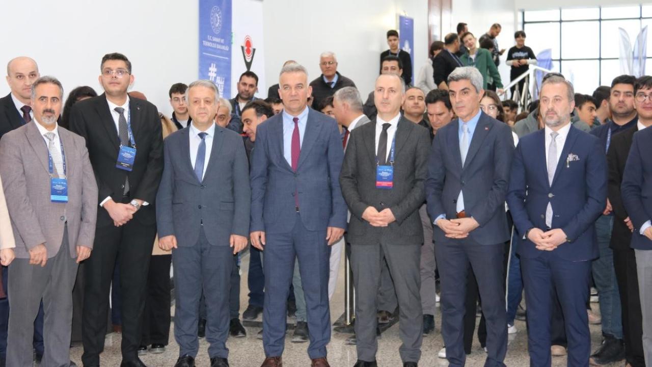 İnönü Üniversitesi kapılarını genç buluşçulara açtı
