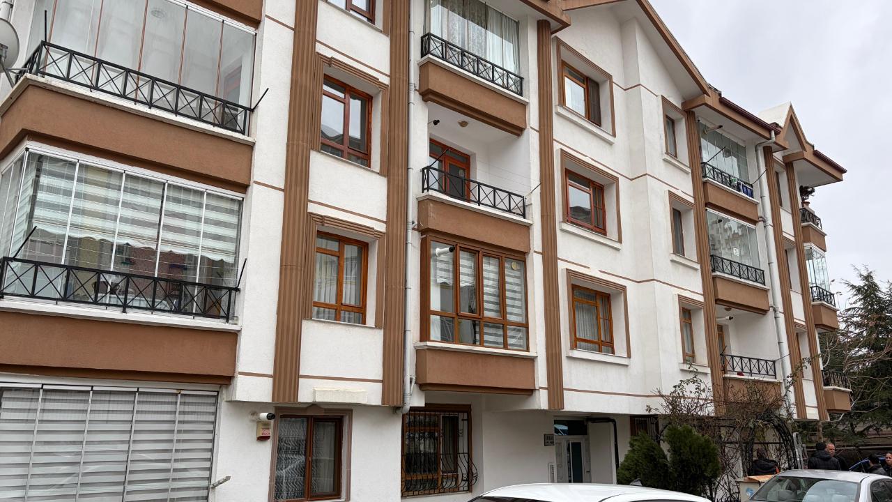 Kurye kılığına girip ailesini katletti!