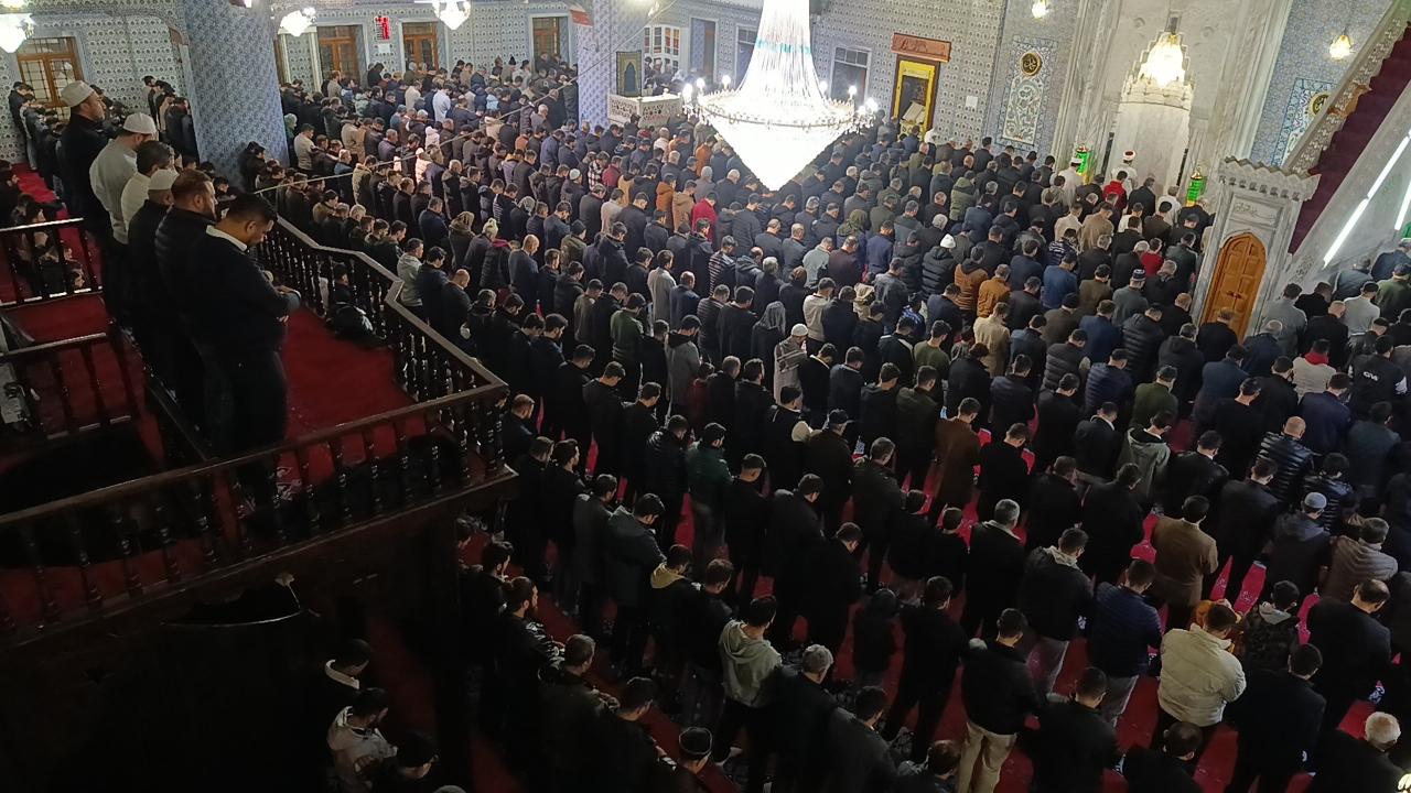 Peygamberler şehri Şanlıurfa'da Berat Kandili coşkusu
