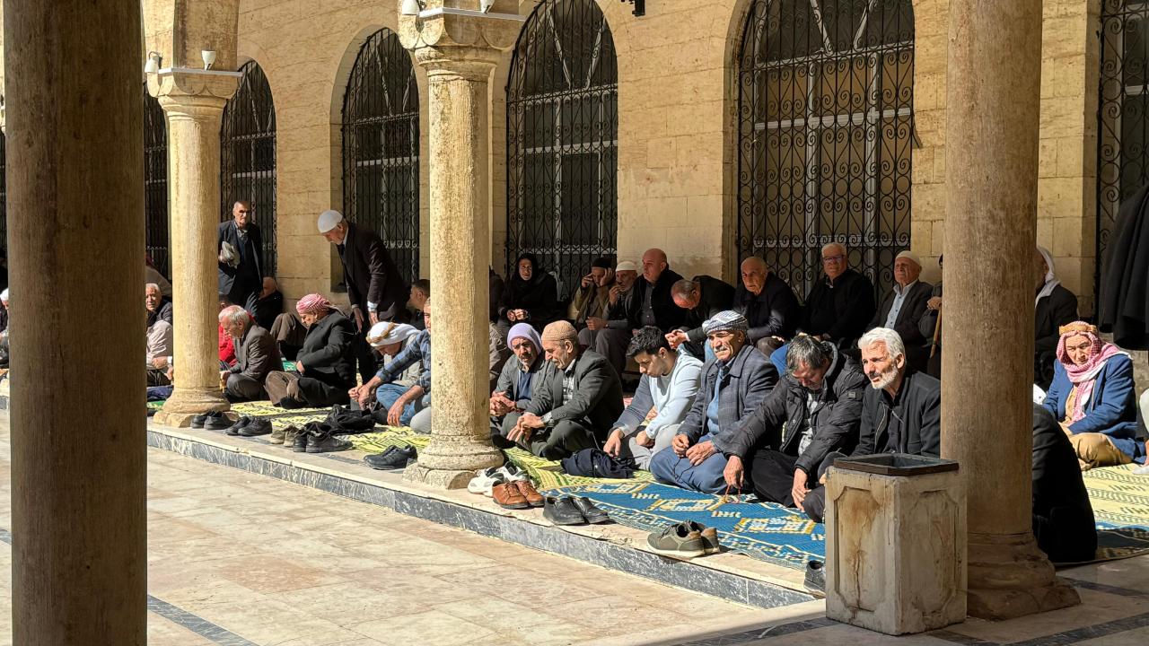 Ramazan ayının ilk cuması: Balıklıgöl Dergah Camisinde yoğunluk!