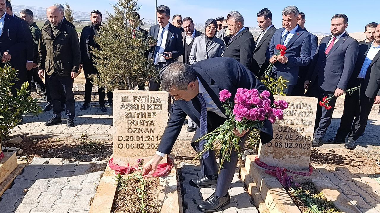 Tekin: Şanlıurfa'daki deprem şehitliğini ziyaret etti!