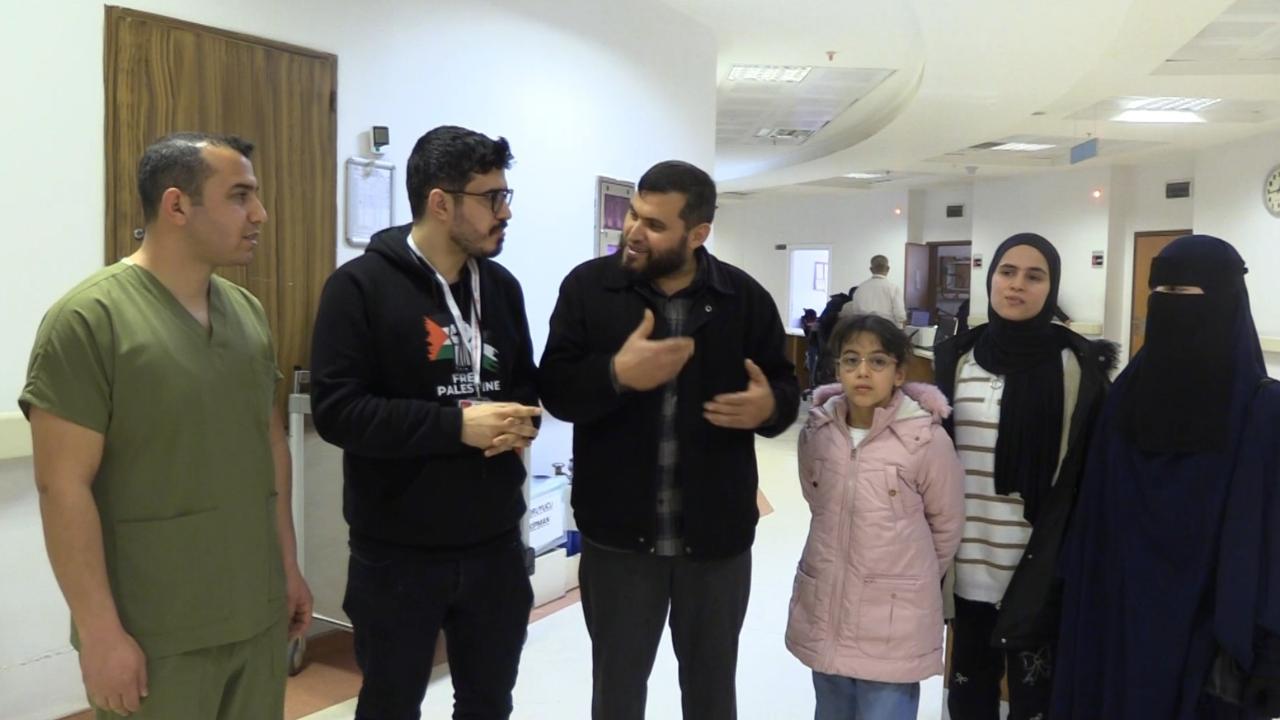 Urfa'da yatağa bağlı kardeşler tedavi sonrası yürüdü!