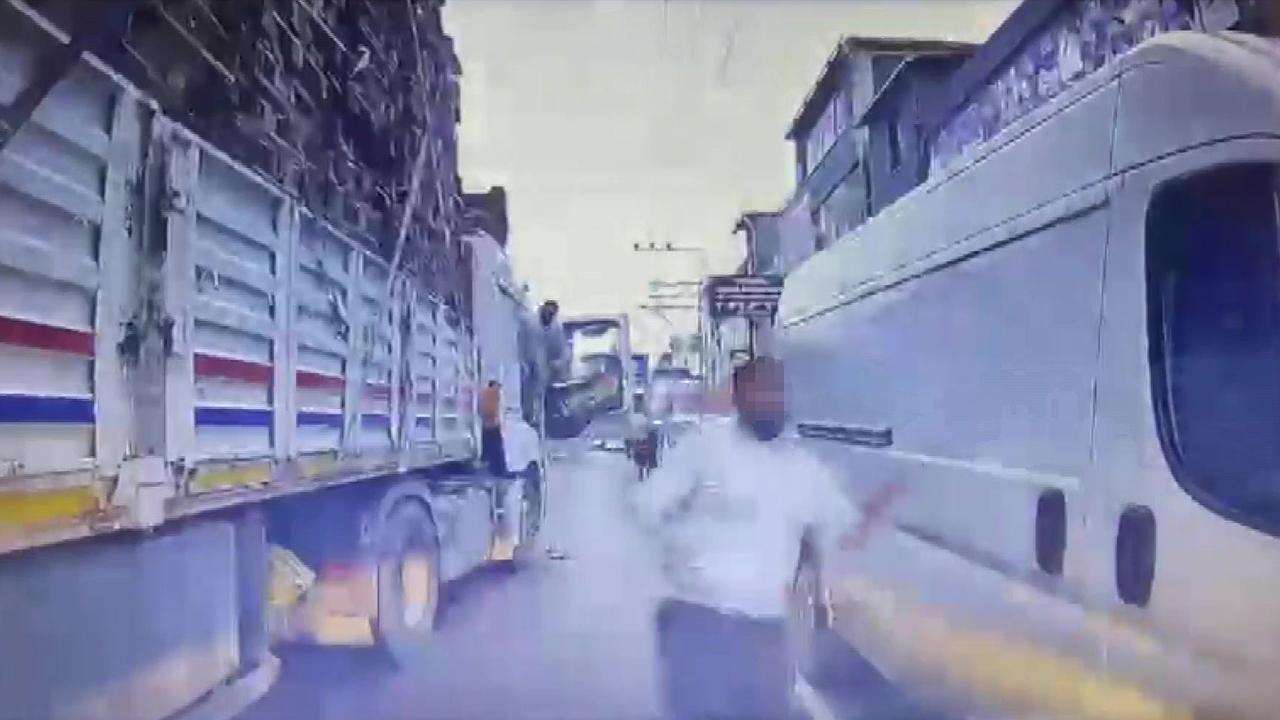 Adana'da trafikte dehşet anlar!