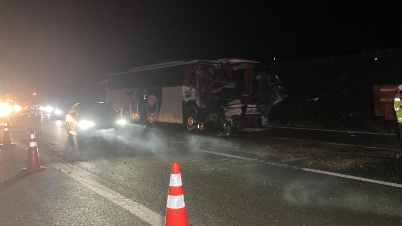 Ankara'da yolcu otobüsü, tır'a çarptı: Çok sayıda yaralı!