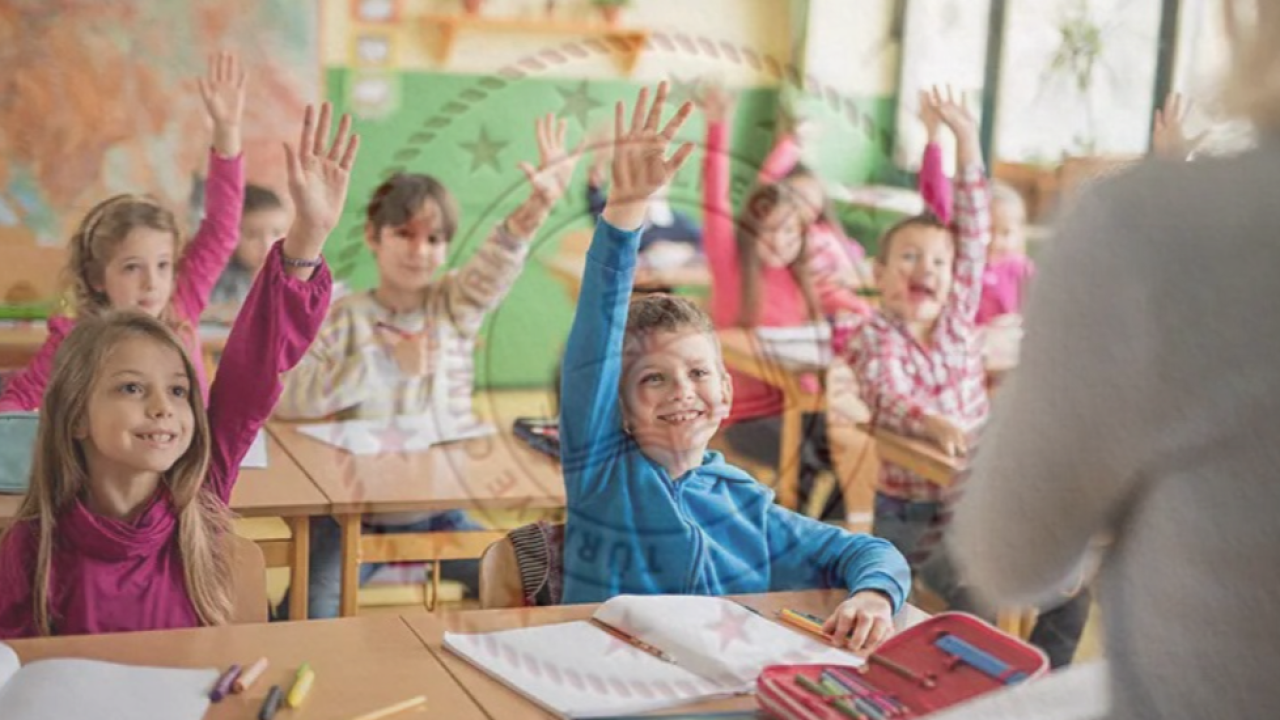 Ders zili yeniden çaldı: Milyonlarca öğrenci ders başı yaptı!