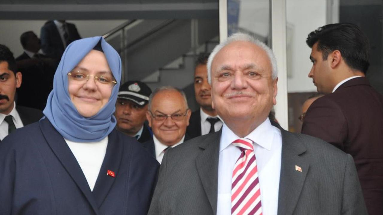 Eski bakanlar kazada yaralandı!