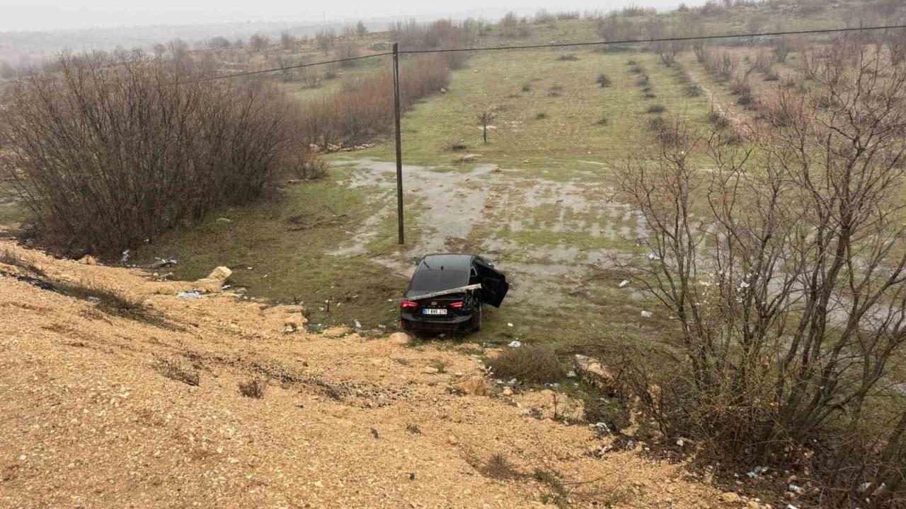 Mardin’de otomobil şarampole devrildi!