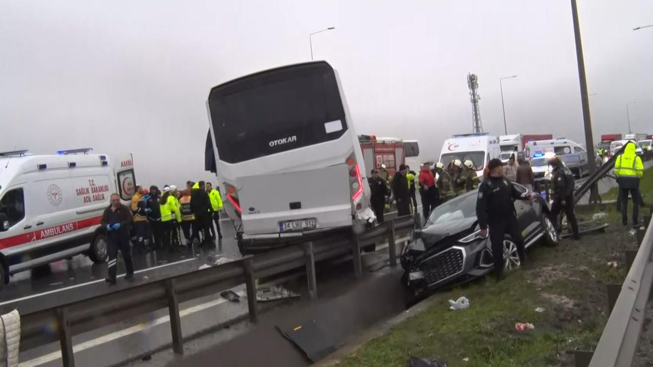 Polis servisi devrildi: 1 şehit ve çok sayıda yaralı var!