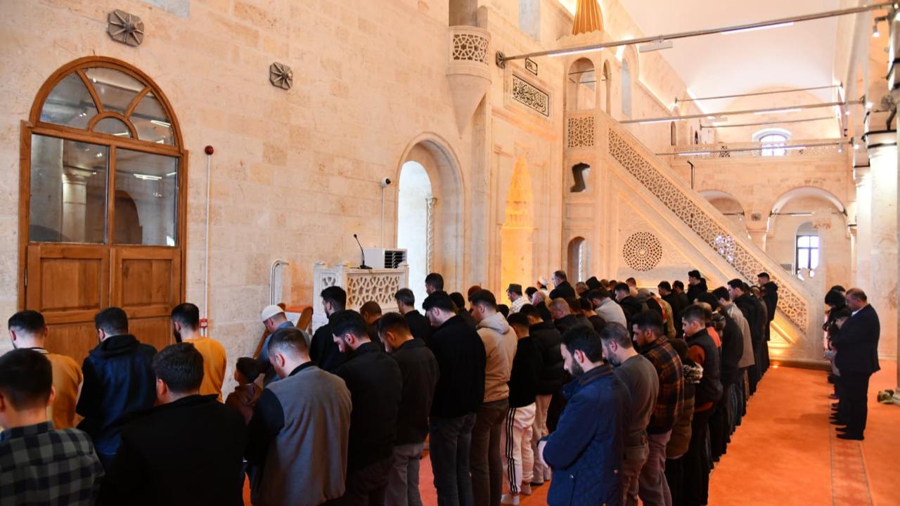 Şanlıurfa'da hasar gören tarihi cami yeniden ibadete açıldı!