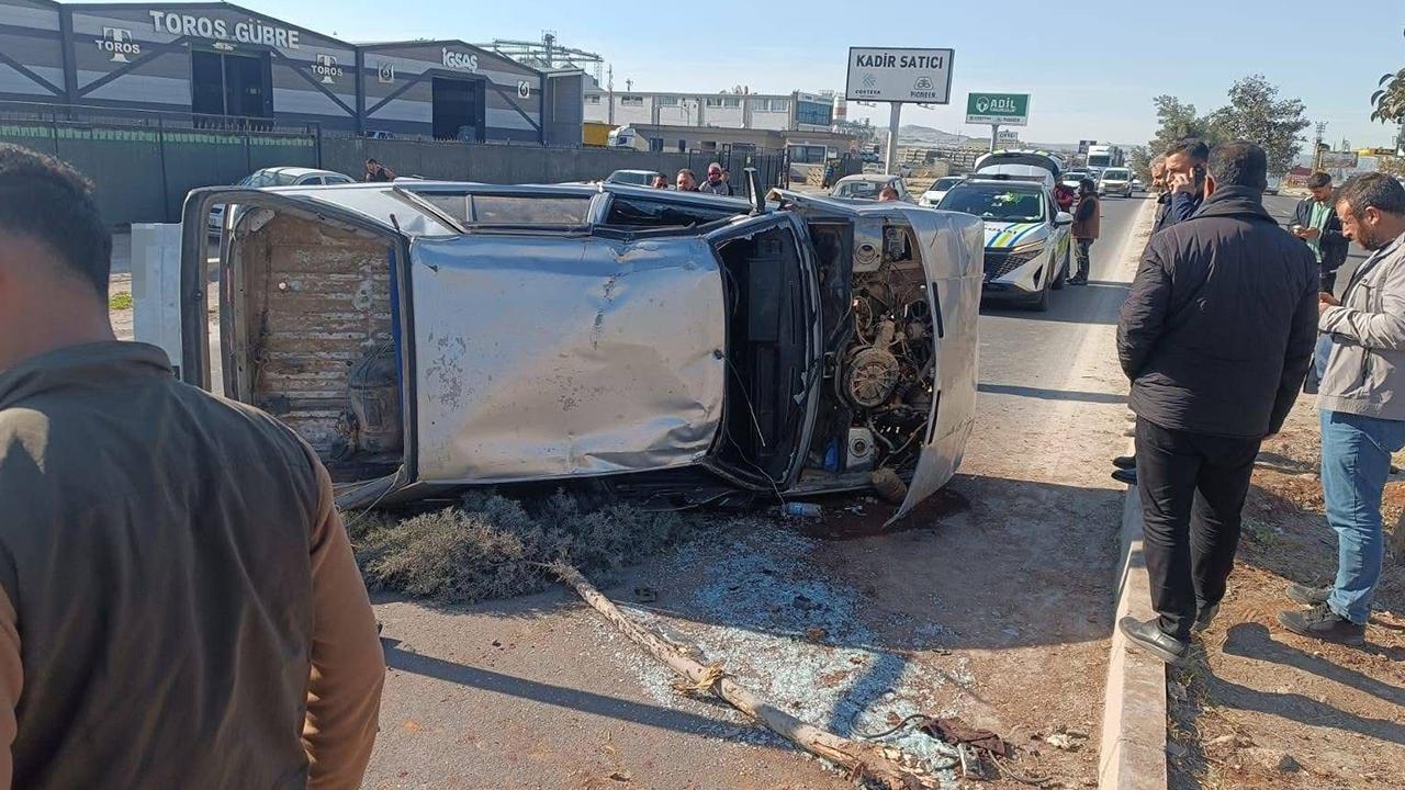 Urfa'da otomobil devrildi!