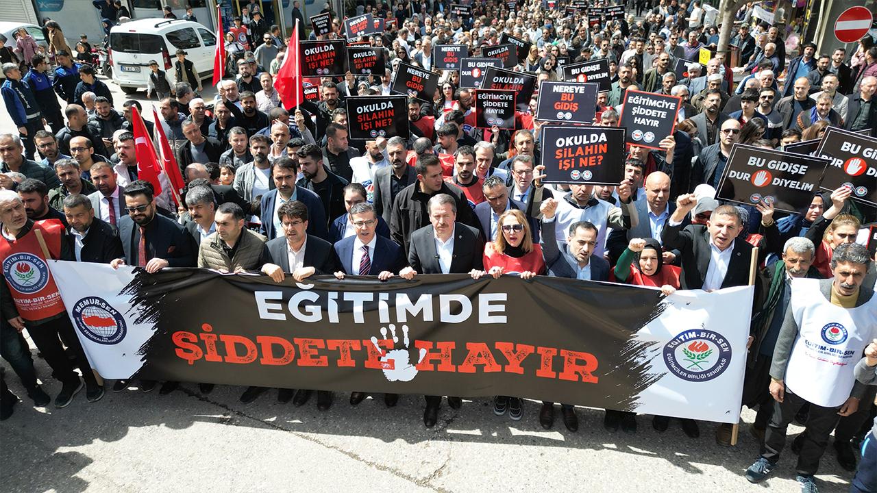 Bucak Okul salıdırlarına yönelik yürüyüşe katıldı!