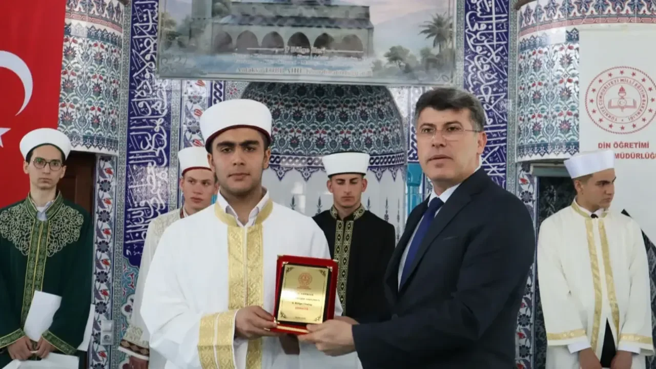 Şanlıurfa’yı gururlandırdı! Genç Hatipler Yarışmasında bölge birincisi oldu!