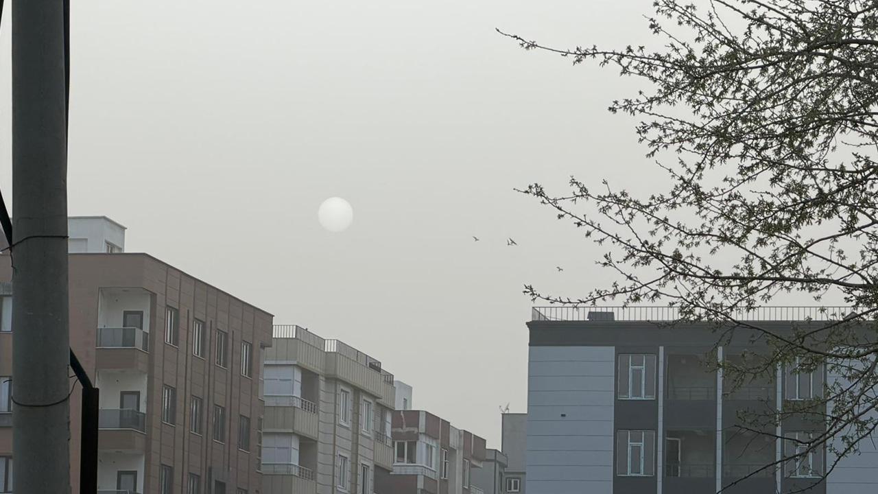Urfa'da kent genelinde tozlu hava etkili oldu!