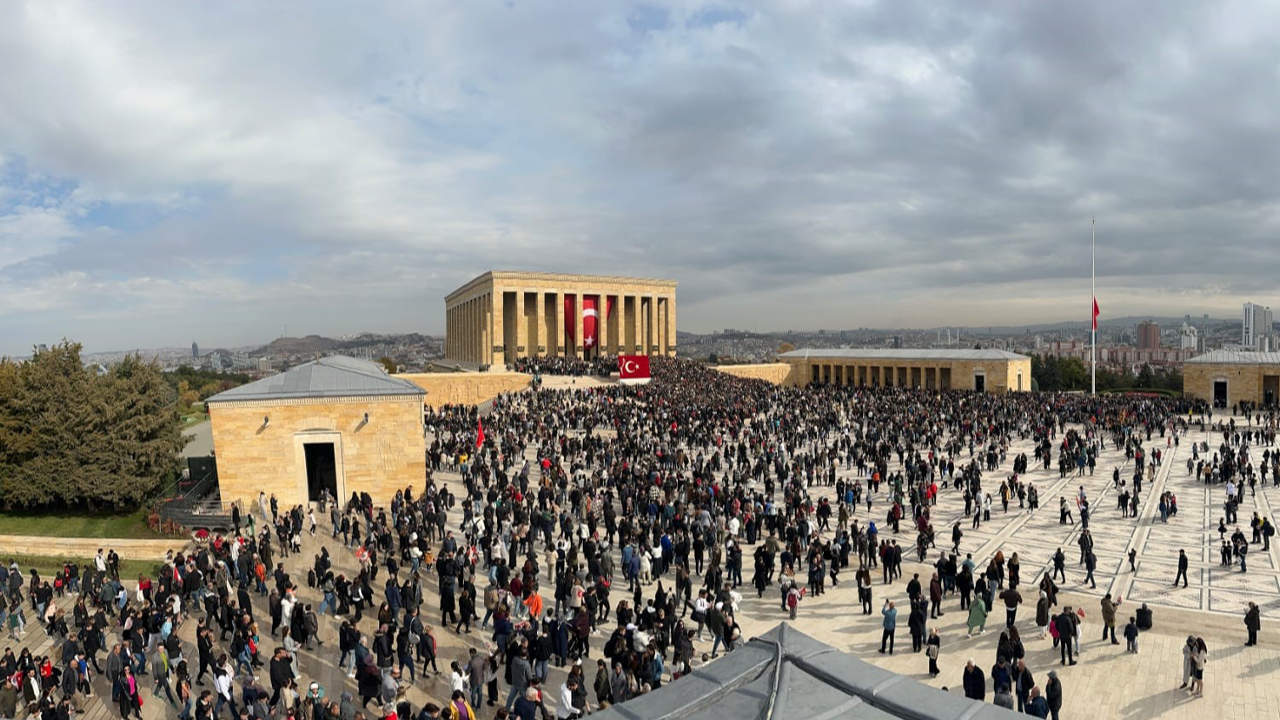 Anıtkabir’de çelenk krizi!