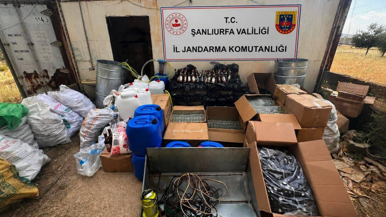 Binlerce şişe ele geçirildi! Urfa’da kaçak içki imalathanesine operasyon!
