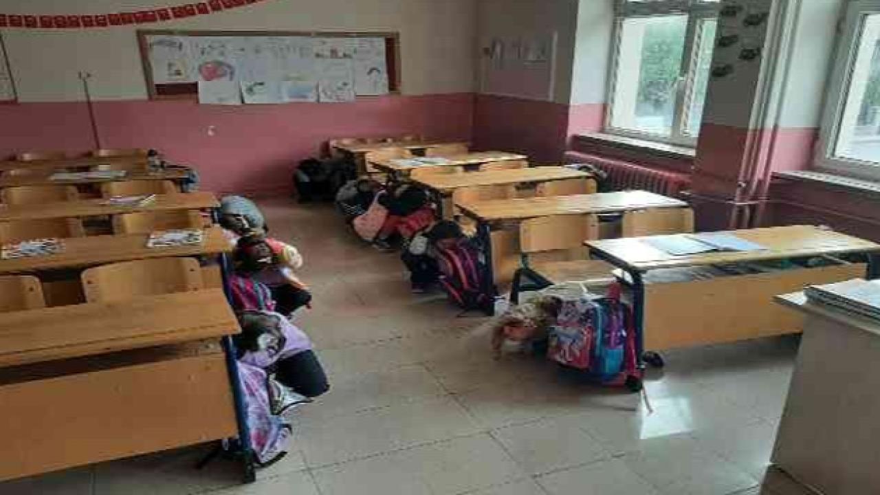 Deprem nedeniyle eğitime 1 gün ara verildi!