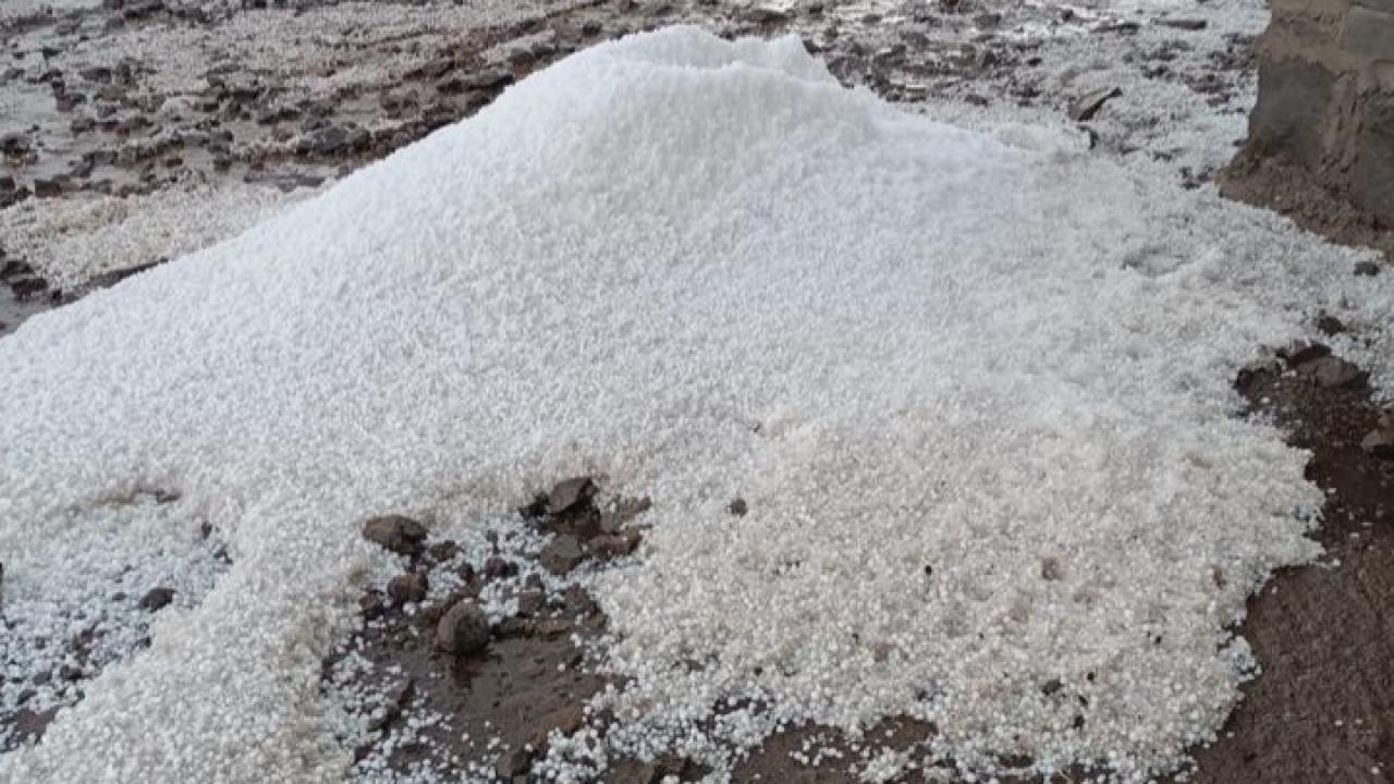 Dolu ve sağanak yağış tarım arazilerinde hasara yol açtı!