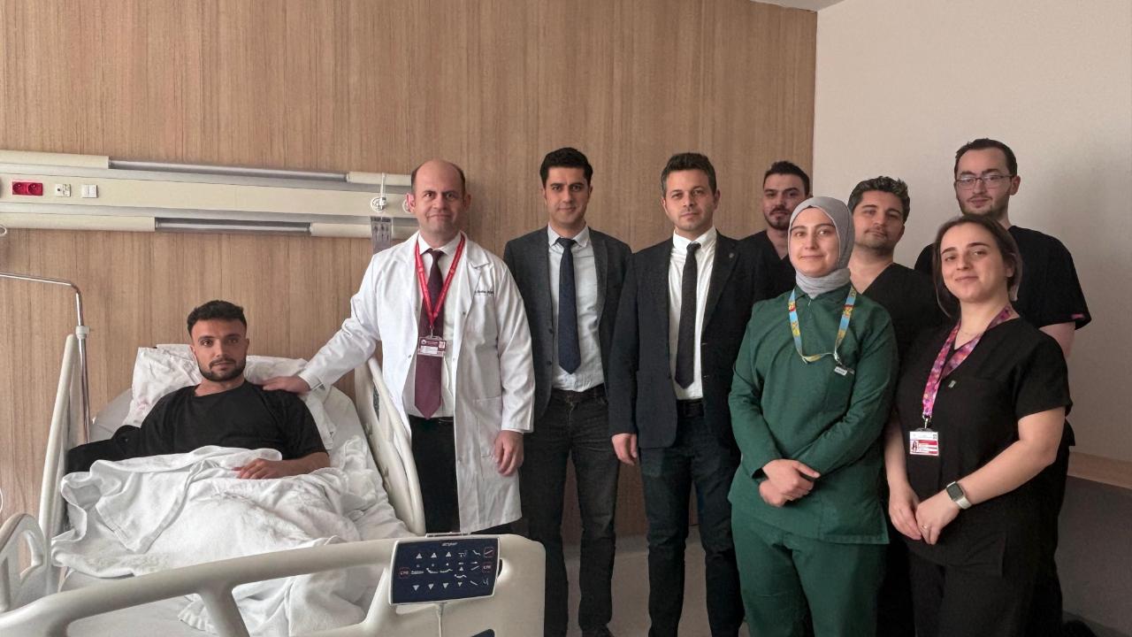 Genç hastaya ikinci şans: Kopan sinirler bacağından alınan nakille onarıldı!