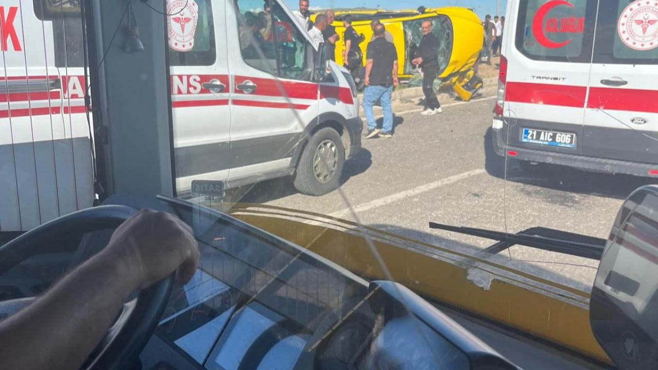 İki otomobil çarpıştı: 2'si ağır çok sayıda yaralı!