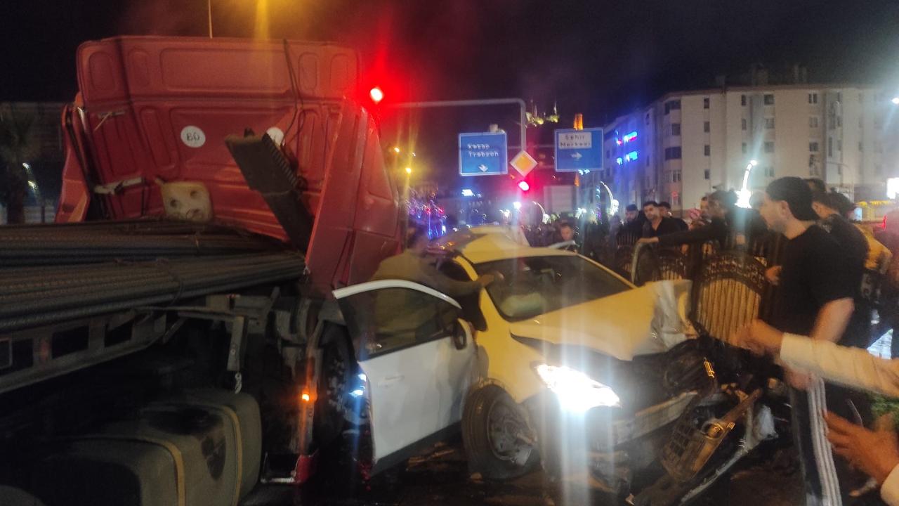 Katliam gibi kaza: 5 ölü çok sayıda yaralı!