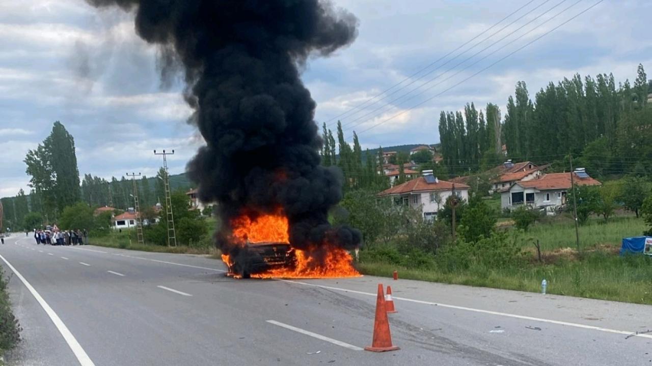 Kavşakta can pazarı: Ölü ve yaralılar var!