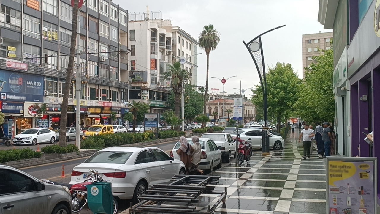 Sağanak yağışa hazırlıksız yakalandılar!
