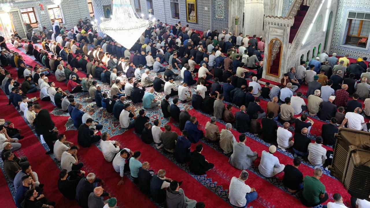 Şanlıurfa'da bayram namazı coşkusu!