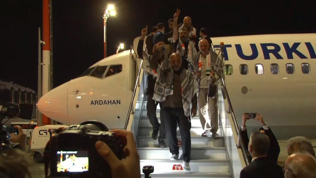 Sumud Filosu aktivistlerini taşıyan uçak İstanbul'a geldi!