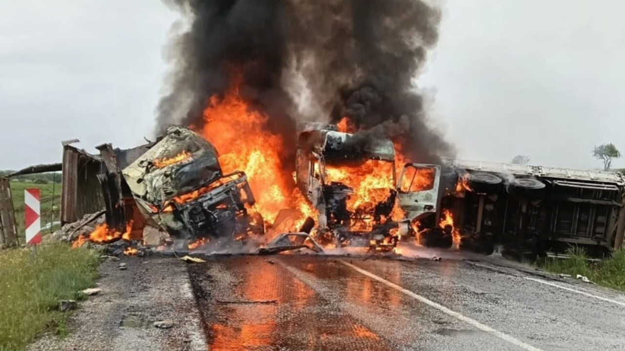 Kafa kafaya çarpışan TIR'lar alev topuna döndü: Can pazarı yaşandı!