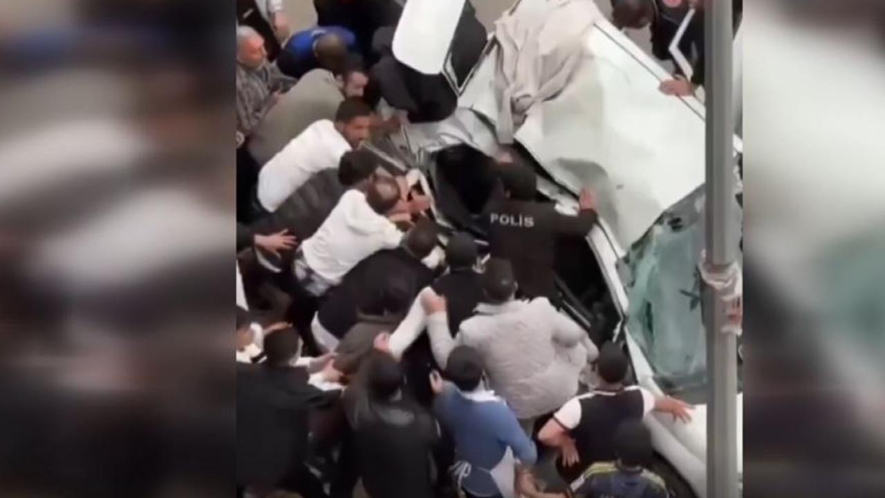 Urfa'da güneş enerjisi paneli otomobilin üzerine devrildi: 1 ölü