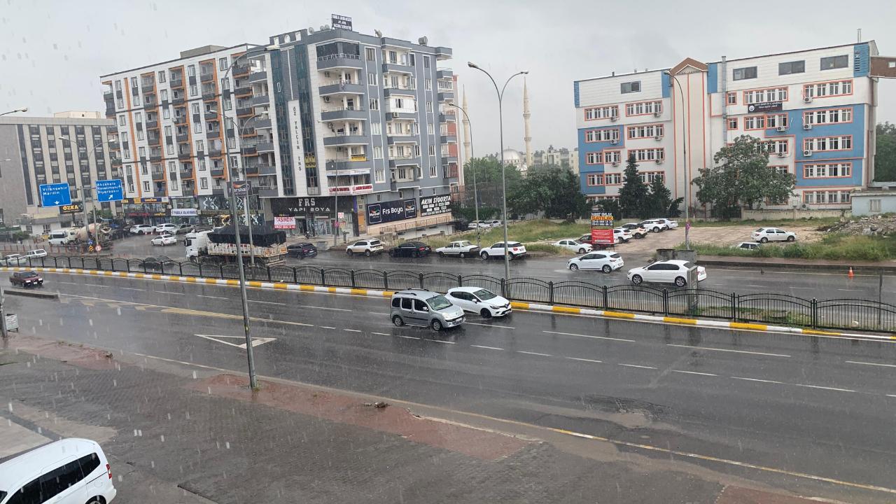 Urfa'da sağanak yağış hayatı olumsuz etkiledi!