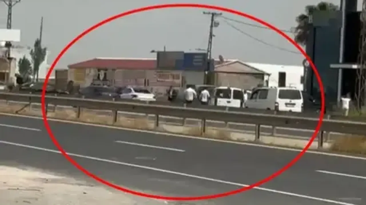 Yol verme tartışması silahlı kavgaya dönüştü: Ortalık kan gölüne döndü!