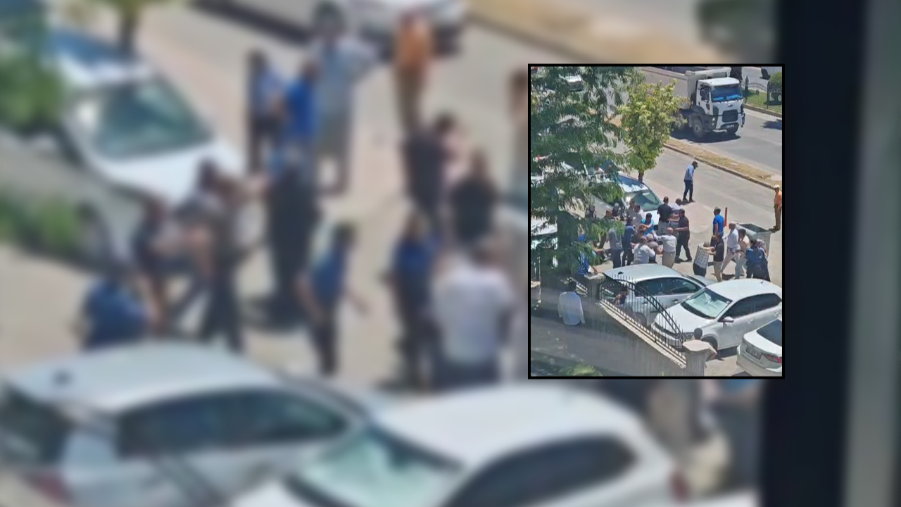 Adliye önünde yumruklu kavga!