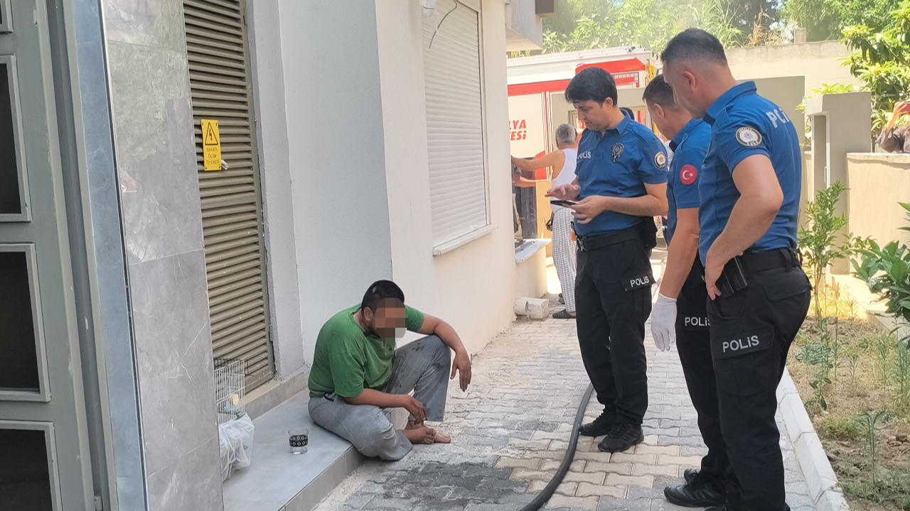 Annesine sinirlendi kendini eve kapatıp yakmaya çalıştı!