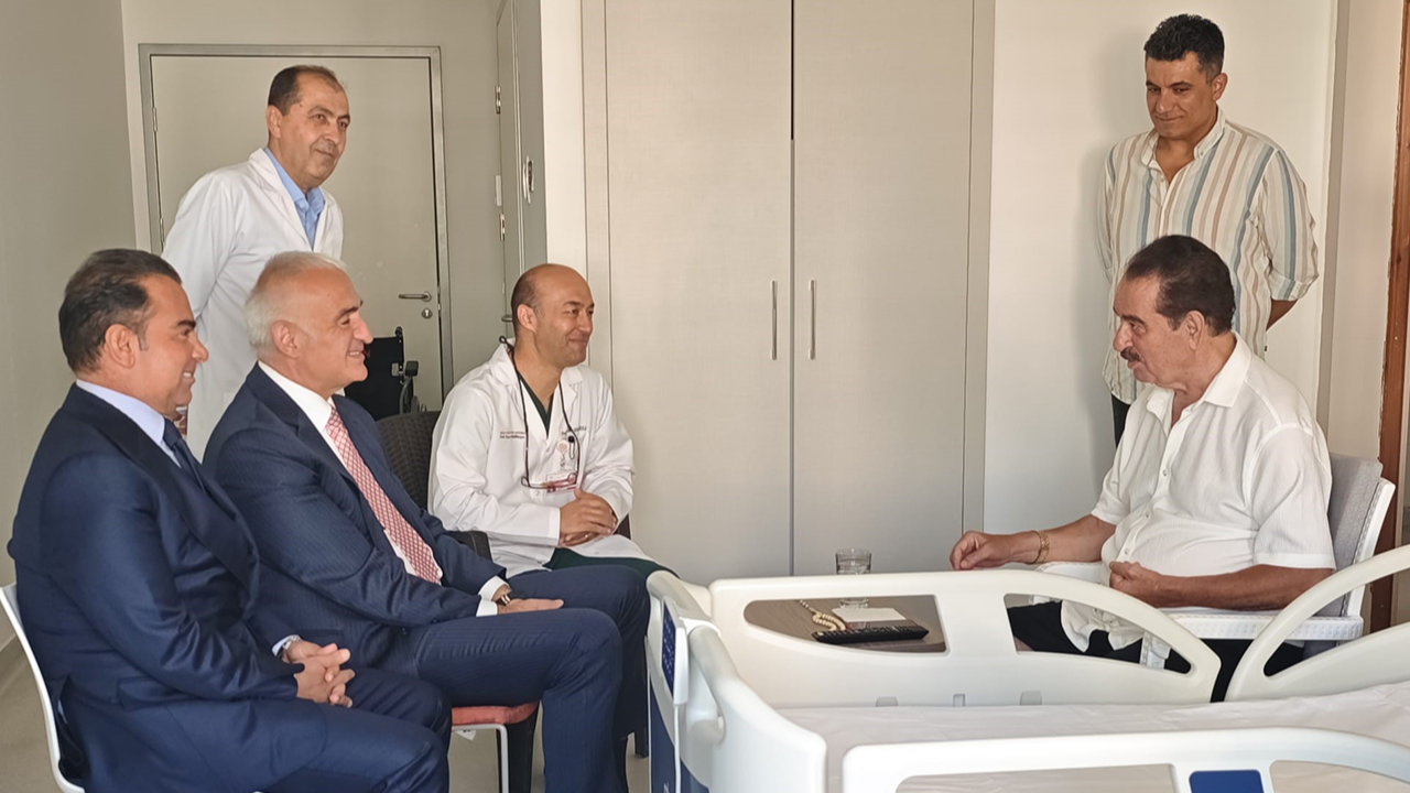 Bakan Ersoy'dan, Tatlıses'e geçmiş olsun ziyareti!