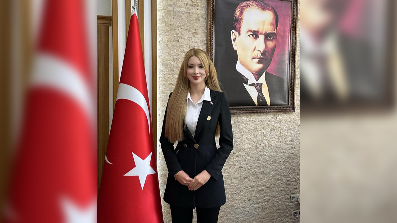 "Barbie Kaymakam" vali yardımcısı oldu!